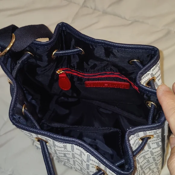 Tommy Hilfiger Monogram Navy Blue and White Crossbody /Shoulder Bag - Picture 3 of 3